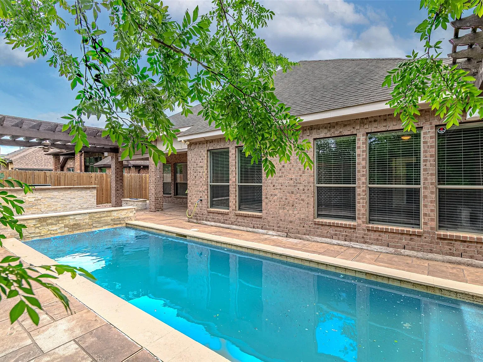 4 bed, 3.0 bath, 2944 sqft, $4,400 — Photo 2