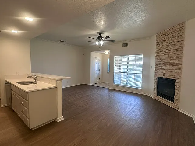 301 W Anderson St #300 — Photo 3