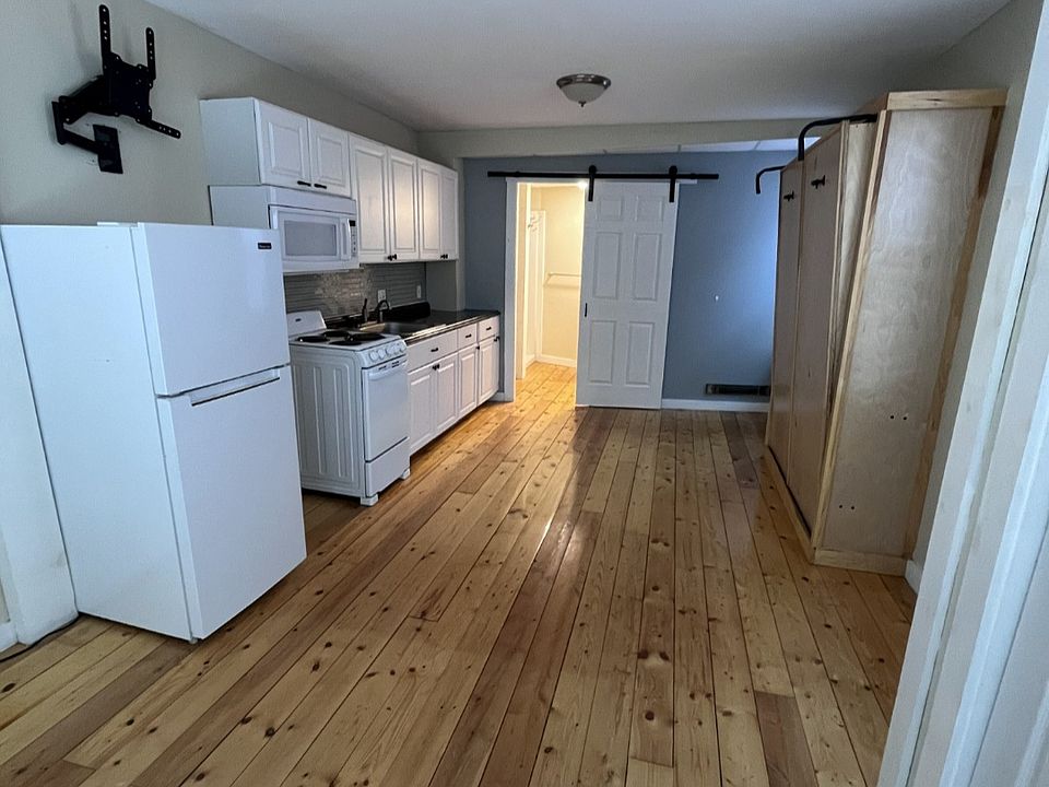 1st image of 68 Lower Main St W #3