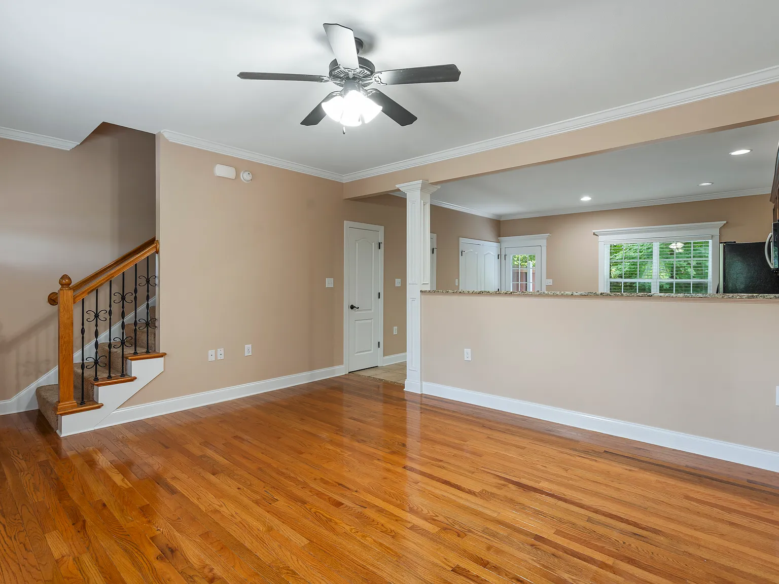 2 bed, 2.5 bath, 1240 sqft, $1,600 — Photo 4