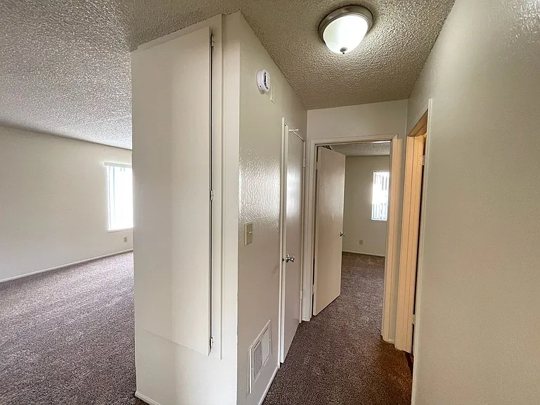 Sharis Apartments — Photo 73