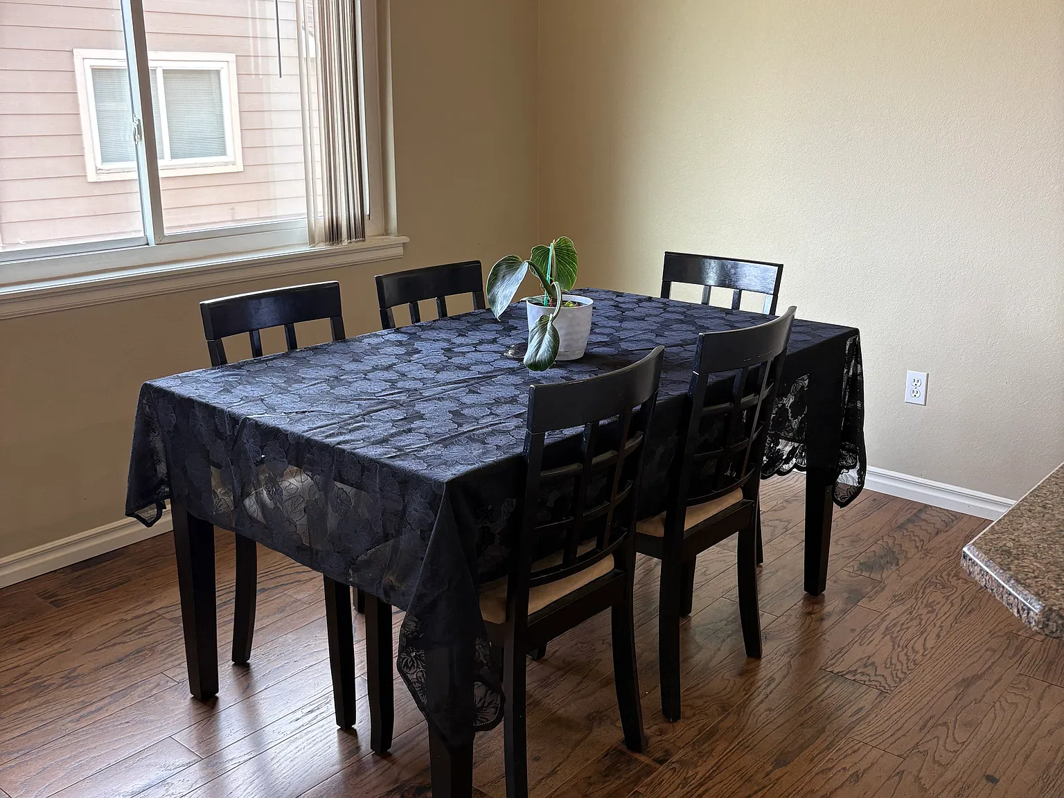 2 bed, 1265 sqft, $2,200 — Photo 2