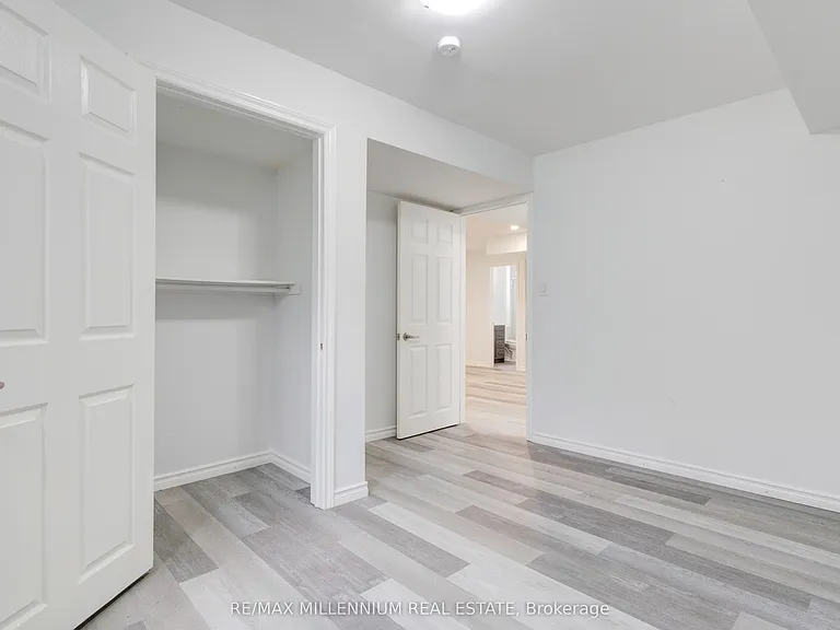481 Bessborough Dr — Photo 30
