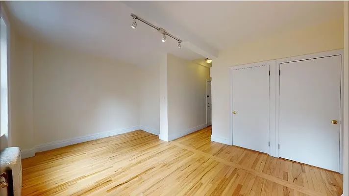 Rented by Manhattan Realty Group | media 12