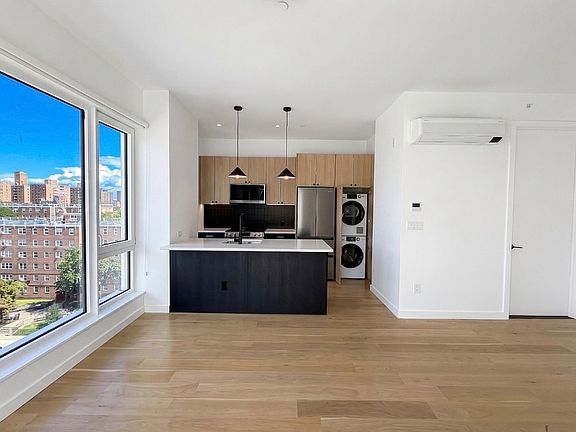 4th image of 11-14 35th Ave #724