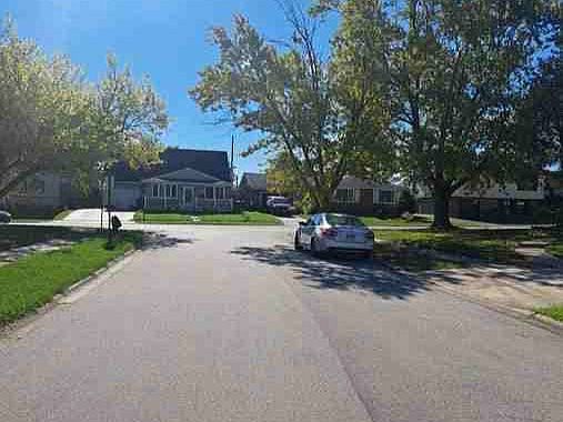 2nd image of 16470 Roy St
