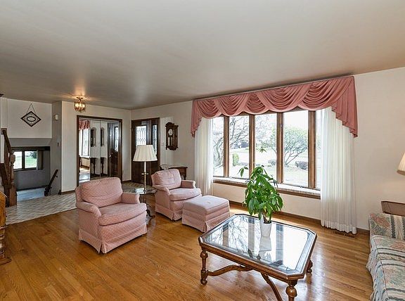 3rd image of 13940 Blackhawk Ln