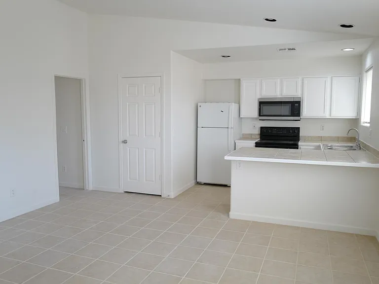 1722 W Carol Ave #2 — Photo 2