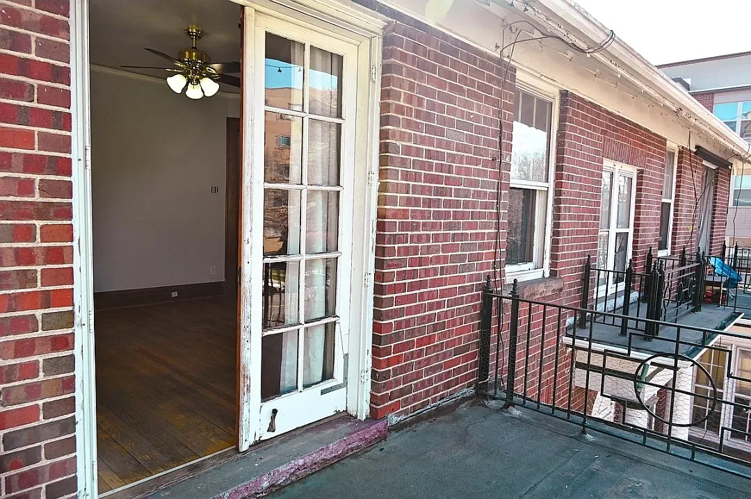 3 bed, 1200 sqft, $2,200 — Photo 2