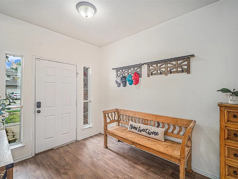 9600 Fox Hill Dr — Photo 4