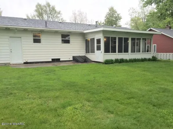 230 Sanford Ct, Zeeland, MI 49464
