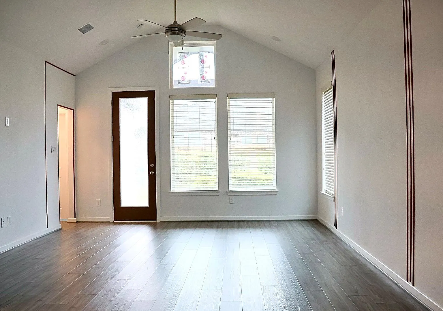 4 bed, 3.0 bath, 2425 sqft, $2,650 — Photo 4