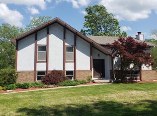 1424 Woodlawn Dr, Warrensburg, MO 64093