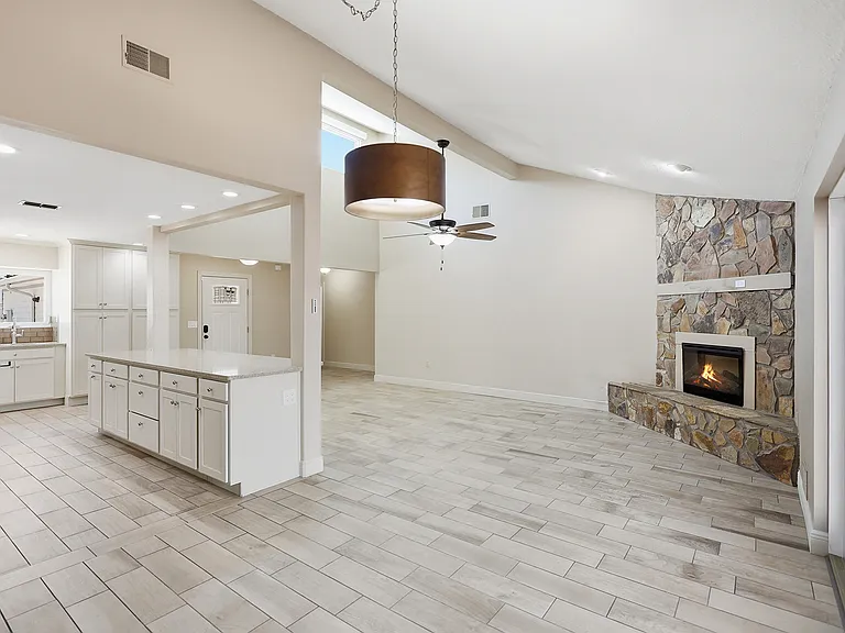 11206 Longwood Ct — Photo 10