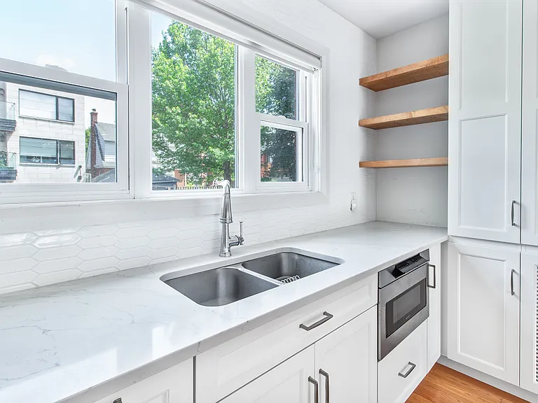 371 Churchill Ave N — Photo 8