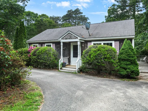 1 Onondaga Ave, Oak Bluffs, MA 02557