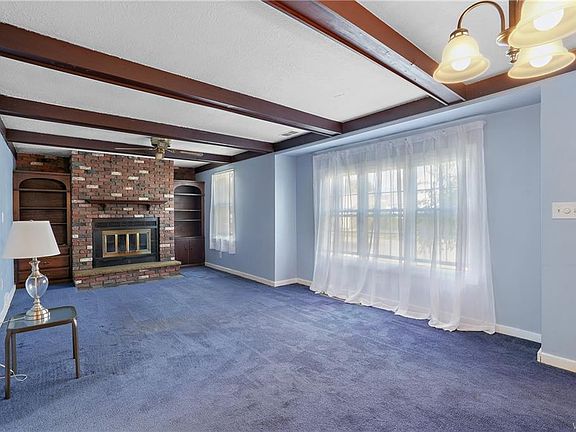 4th image of 186 Hoover Ave