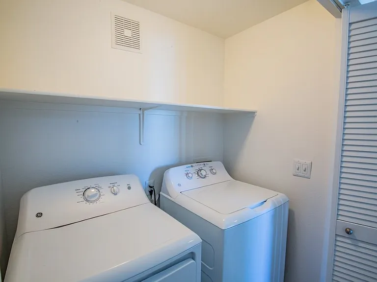 Colton Apartments — Photo 33