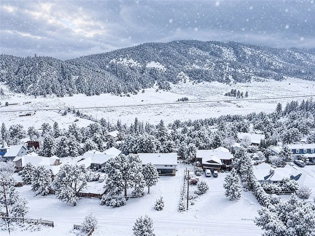 4 bed, 2.5 bath, 2845 sqft, $3,250 — Photo 2