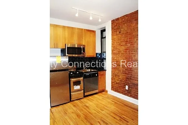 Rented by City Connections Realty | media 29