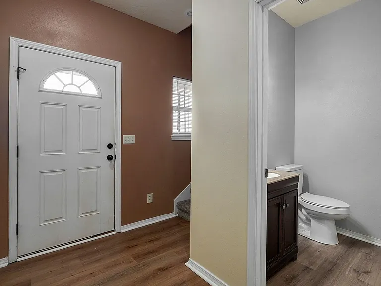 813 E Daniels St — Photo 8