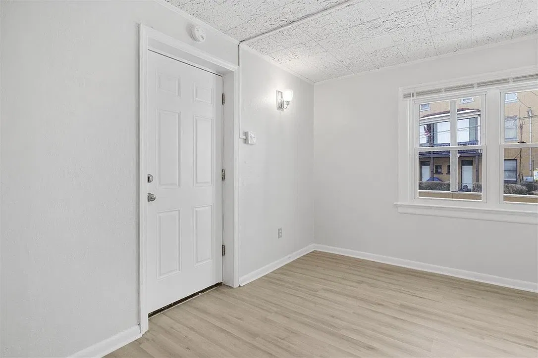 1 bed, $1,000 — Photo 4