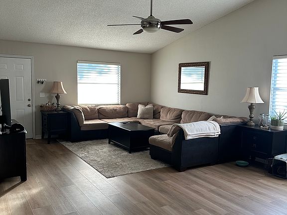 4th image of 198 Somerset Cir N