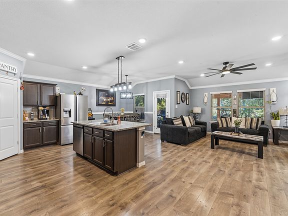 5th image of 1202 Bronze Ln