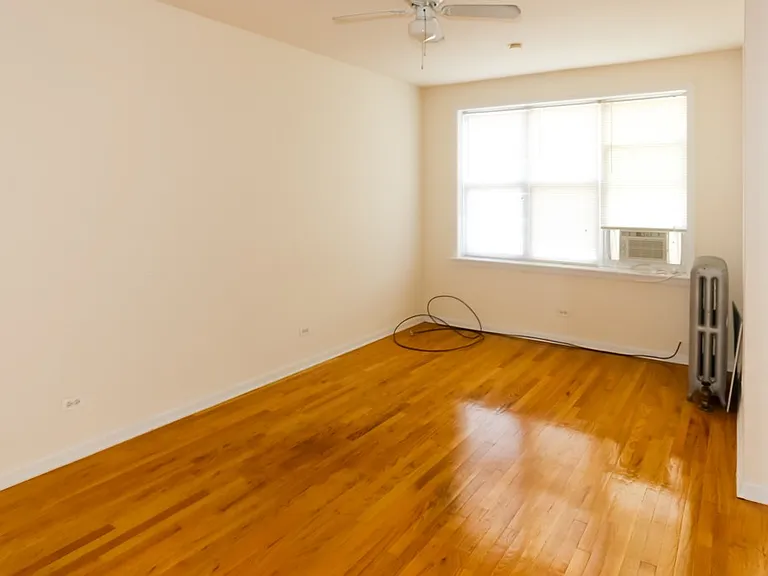 914 W Dakin St #13 — Photo 9