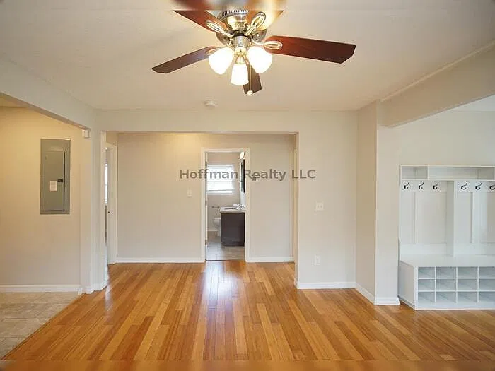3 bed, 2.0 bath, 1079 sqft, $2,400 — Photo 4
