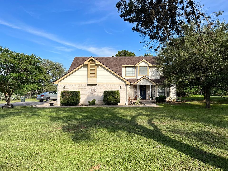 Charming hill country house on almost 1 acre lot.