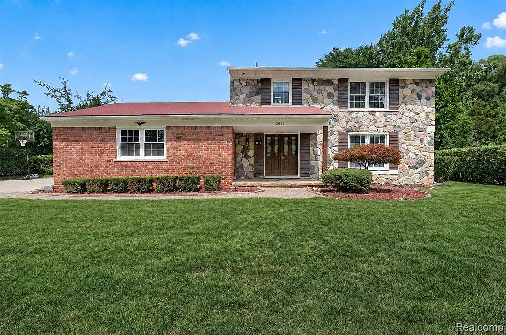 4 bed, 4.0 bath, 3096 sqft, $3,800 — Photo 1