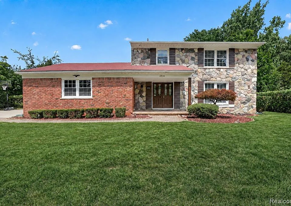 2834 Rossmoor Cir