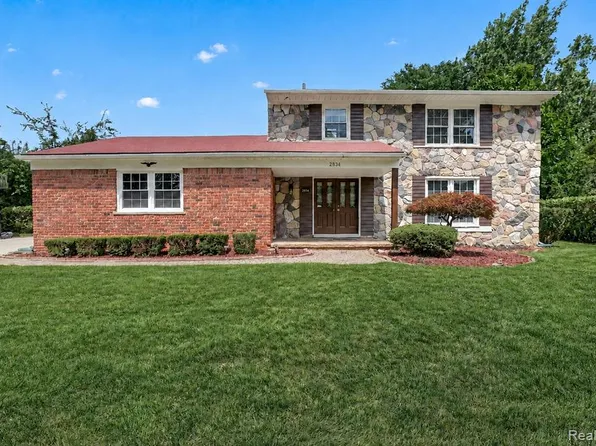2834 Rossmoor Cir, Bloomfield Hills, MI 48302