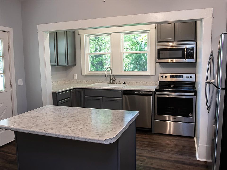 1st image of 405 N Krueger St