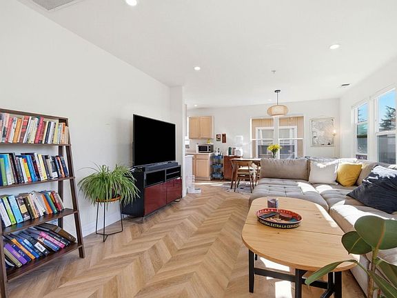 4th image of 110 Library Ln