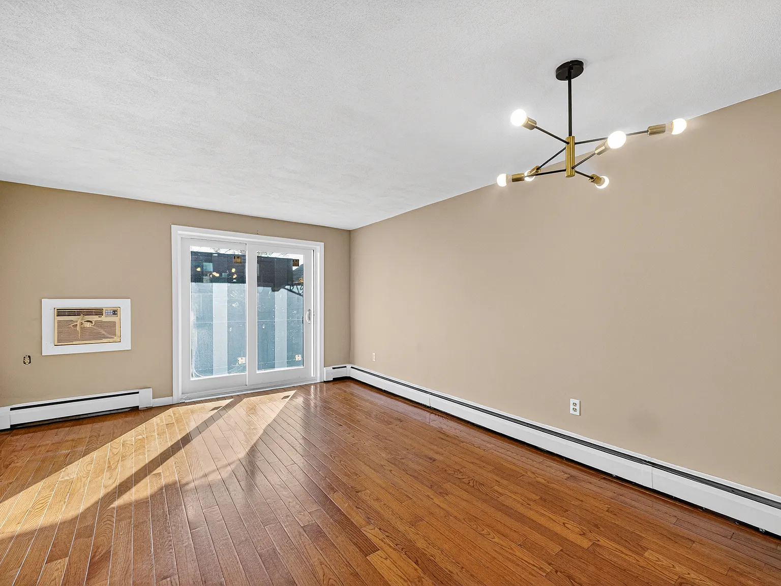 2 bed, 800 sqft, $2,300 — Photo 3