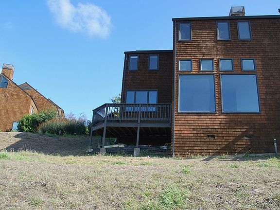 Front of house, facing Tam Junction just down the hill with walking path to shops, food, coffee, etc.