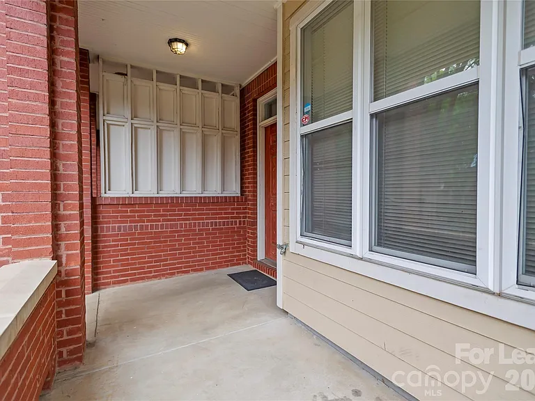 567 E 9th St — Photo 5