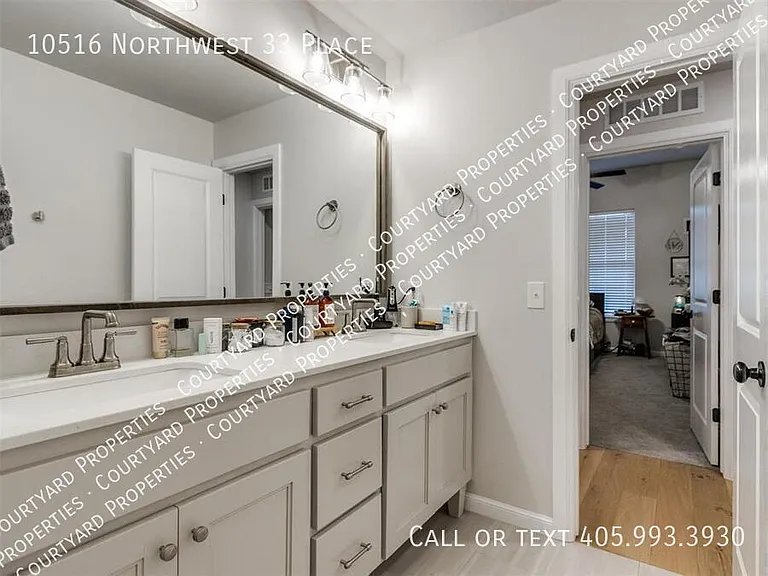 10516 NW 33rd Pl — Photo 9