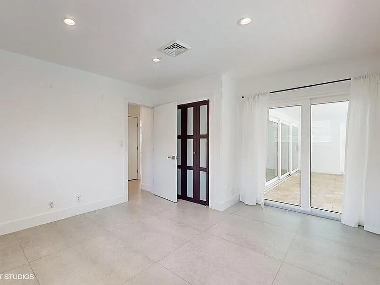 200 SW 6th Ave — Photo 21
