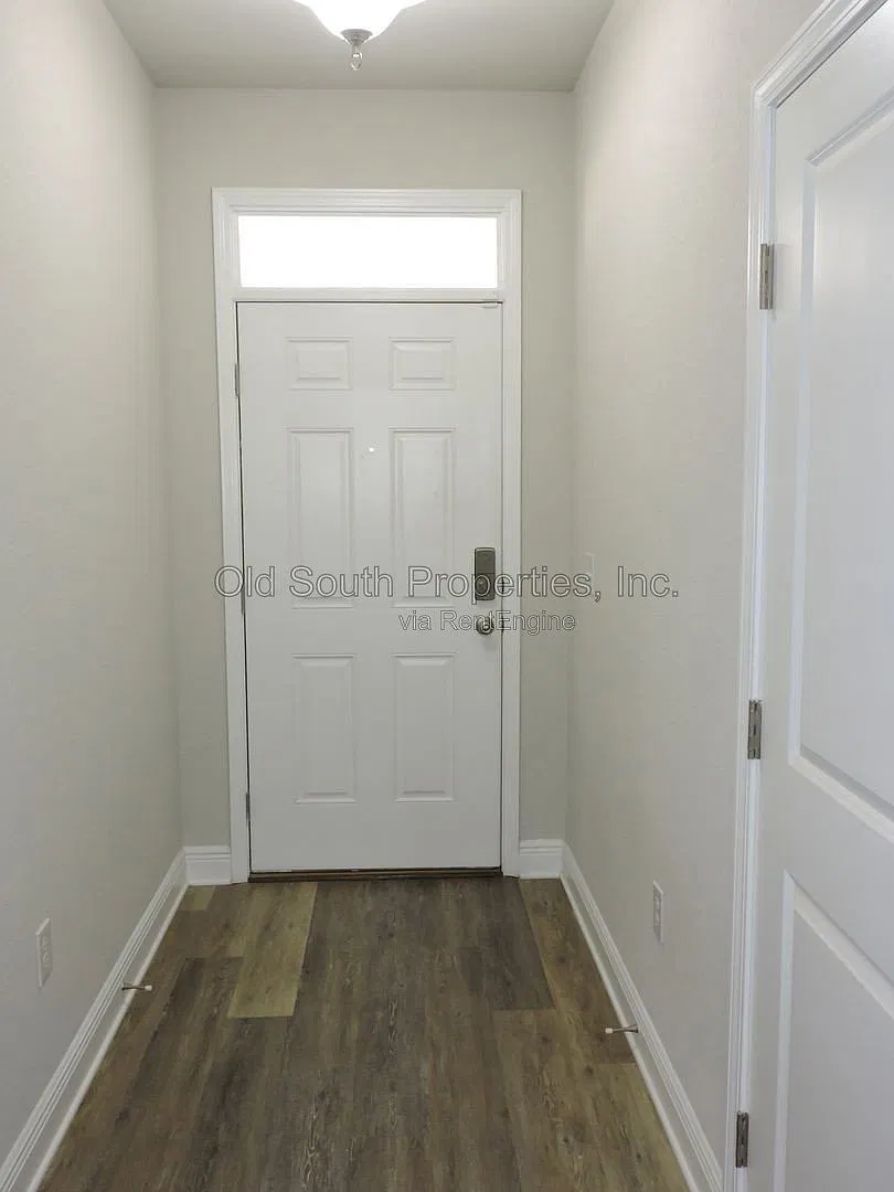 3 bed, 2.0 bath, 1807 sqft, $1,950 — Photo 2