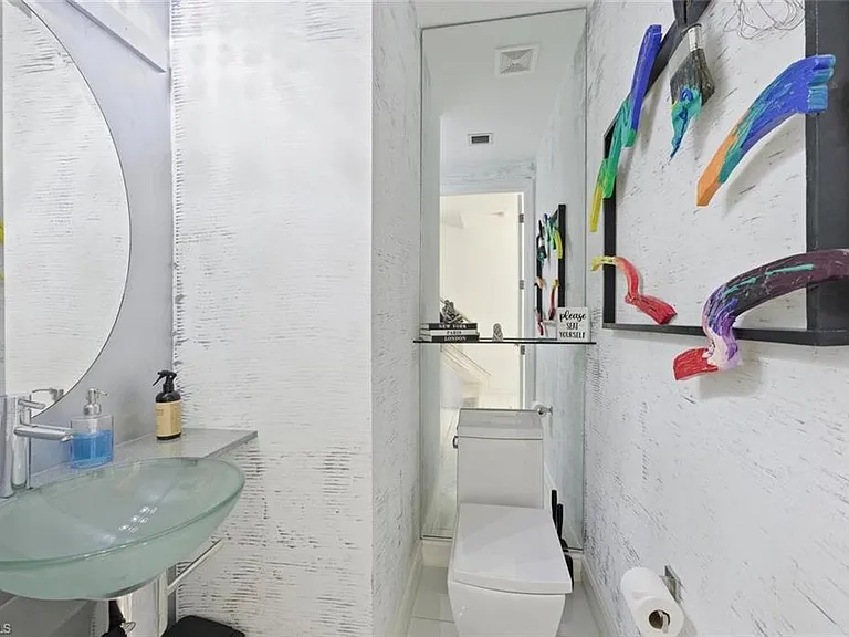 7345 Rockefeller Dr — Photo 16