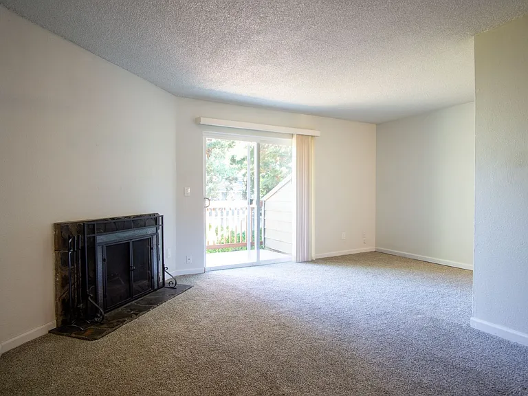 12155 SW Spur Ct #D — Photo 3