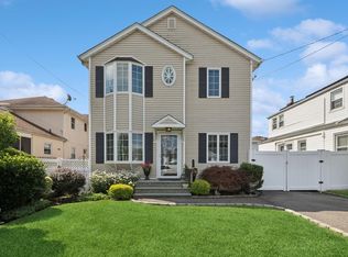 68 Morningside Dr, Westbury, NY 11590