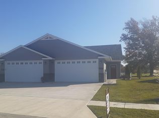 2227 13th St, Silvis, IL 61282