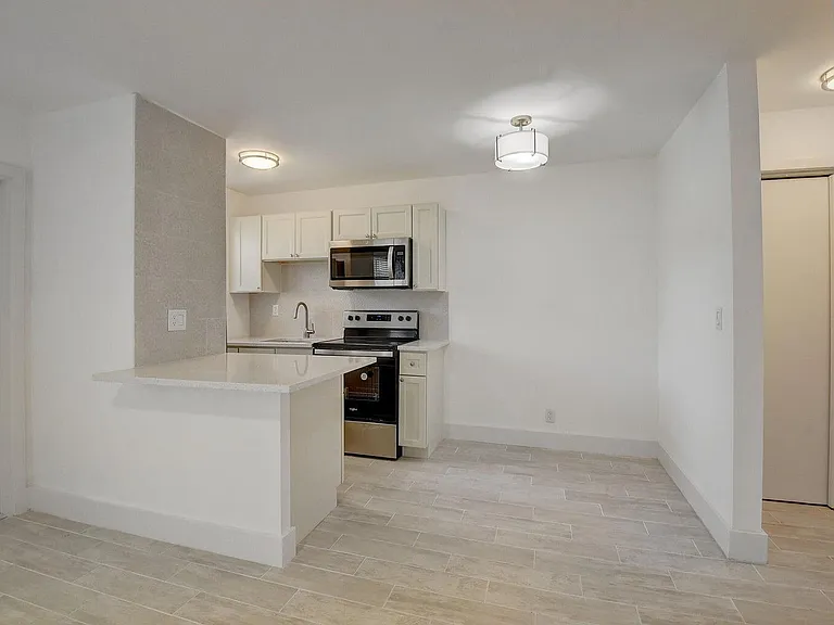 525 S Broadway #M — Photo 4