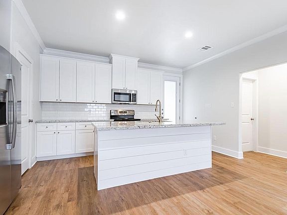 5th image of 605 Dominik Dr