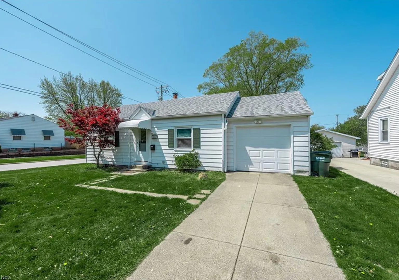 1282 Summit Dr — Photo 2