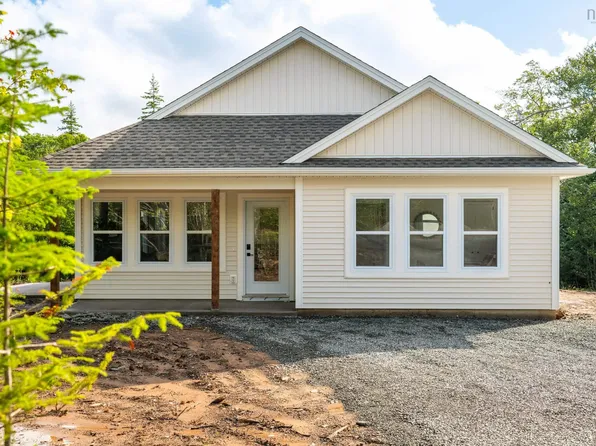 83 Maverick Ln, Devon, NS B3T 1X4